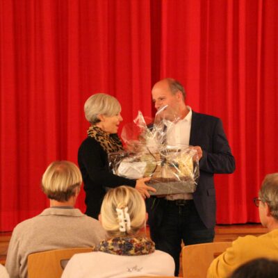 Martin Hahn verabschiedet Carmen Amann