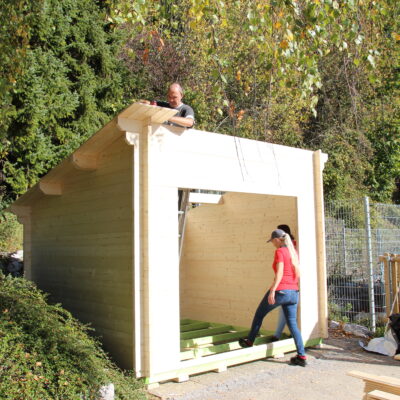 Hilti baut ein Gartenhaus für das Grimmhaus am Standort Föhrenbühl