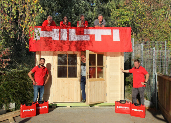 Hilti baut ein Gartenhaus für das Grimmhaus am Standort Föhrenbühl
